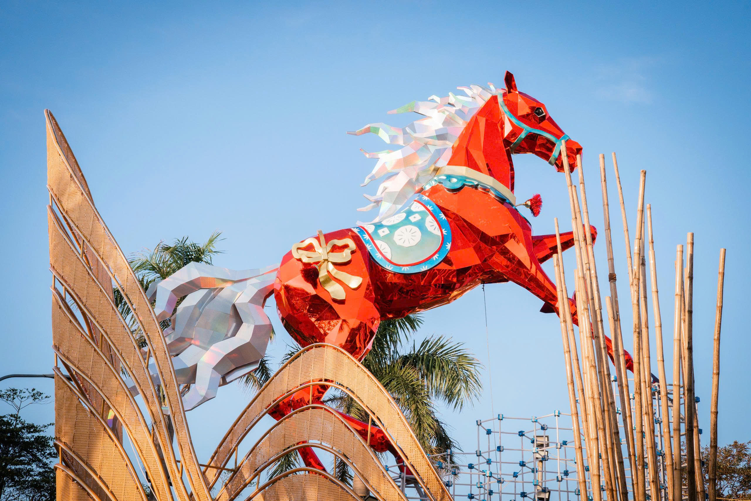 Linh vật ngựa Đắk Lắk tỏa sáng tại đường hoa xuân tuy hòa 2026 - Ảnh 8.