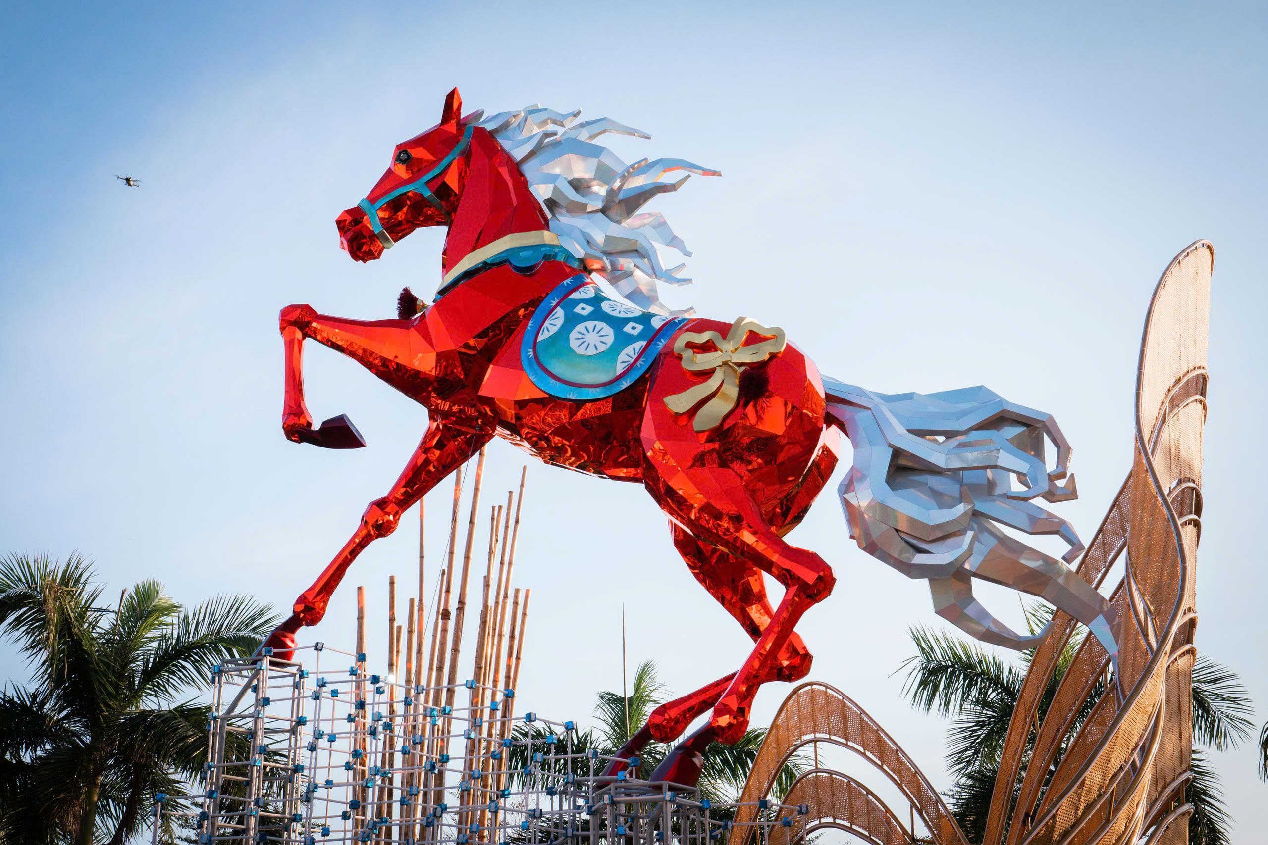 Linh vật ngựa Đắk Lắk tỏa sáng tại đường hoa xuân tuy hòa 2026 - Ảnh 9.