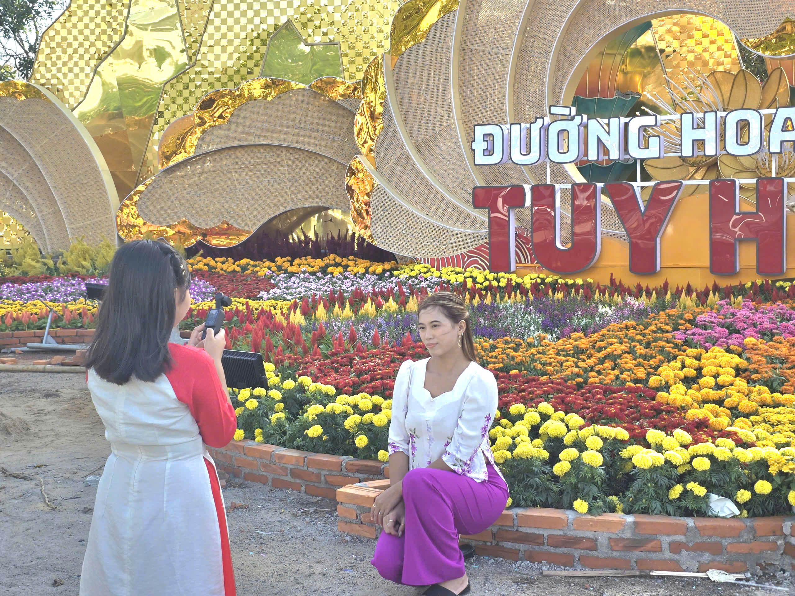 Linh vật ngựa Đắk Lắk tỏa sáng tại đường hoa xuân tuy hòa 2026 - Ảnh 10.