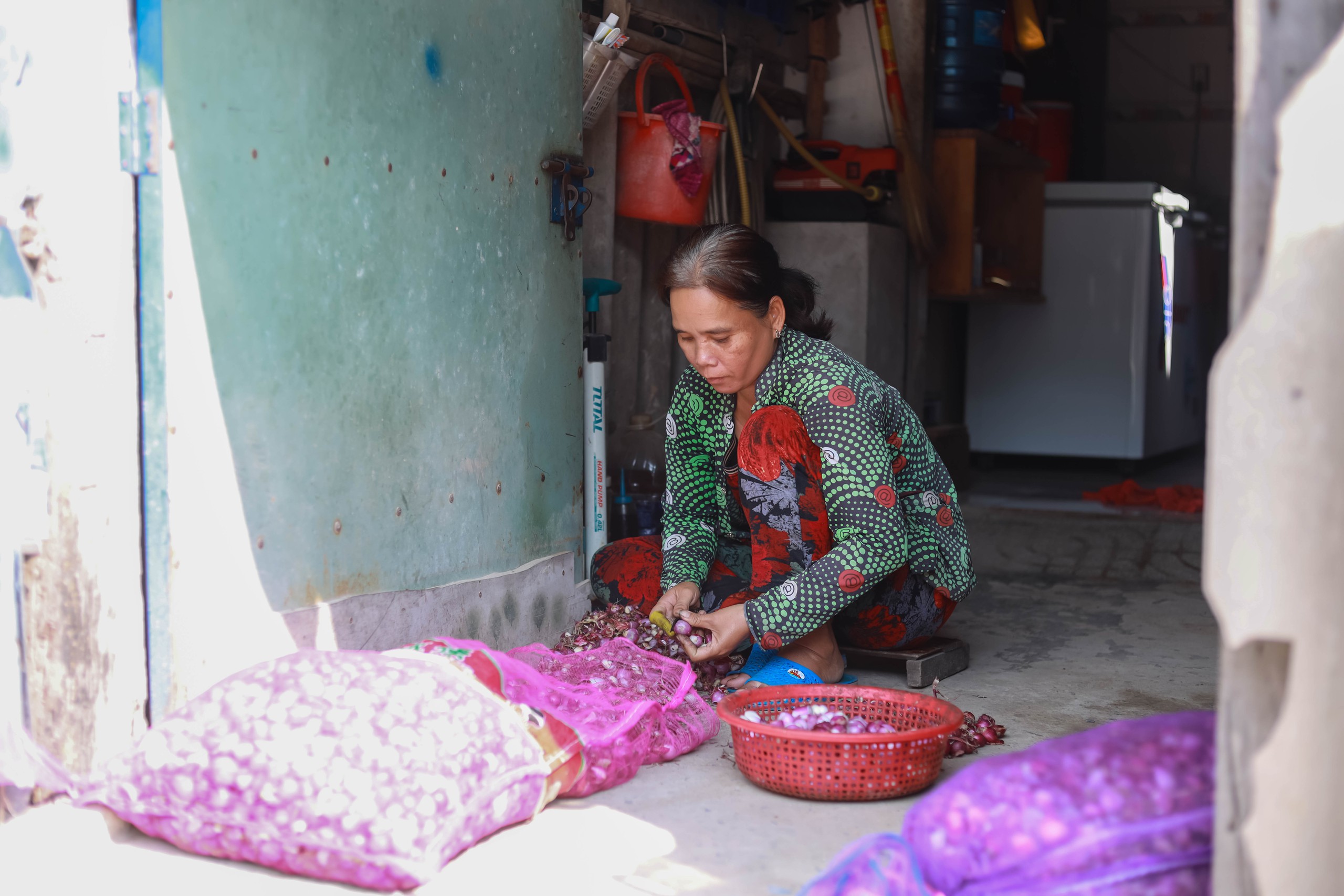 Tết lạ 'xóm chảy nước mắt' ở TP.HCM: Vì sao nhiều người bỏ nghề?- Ảnh 3.