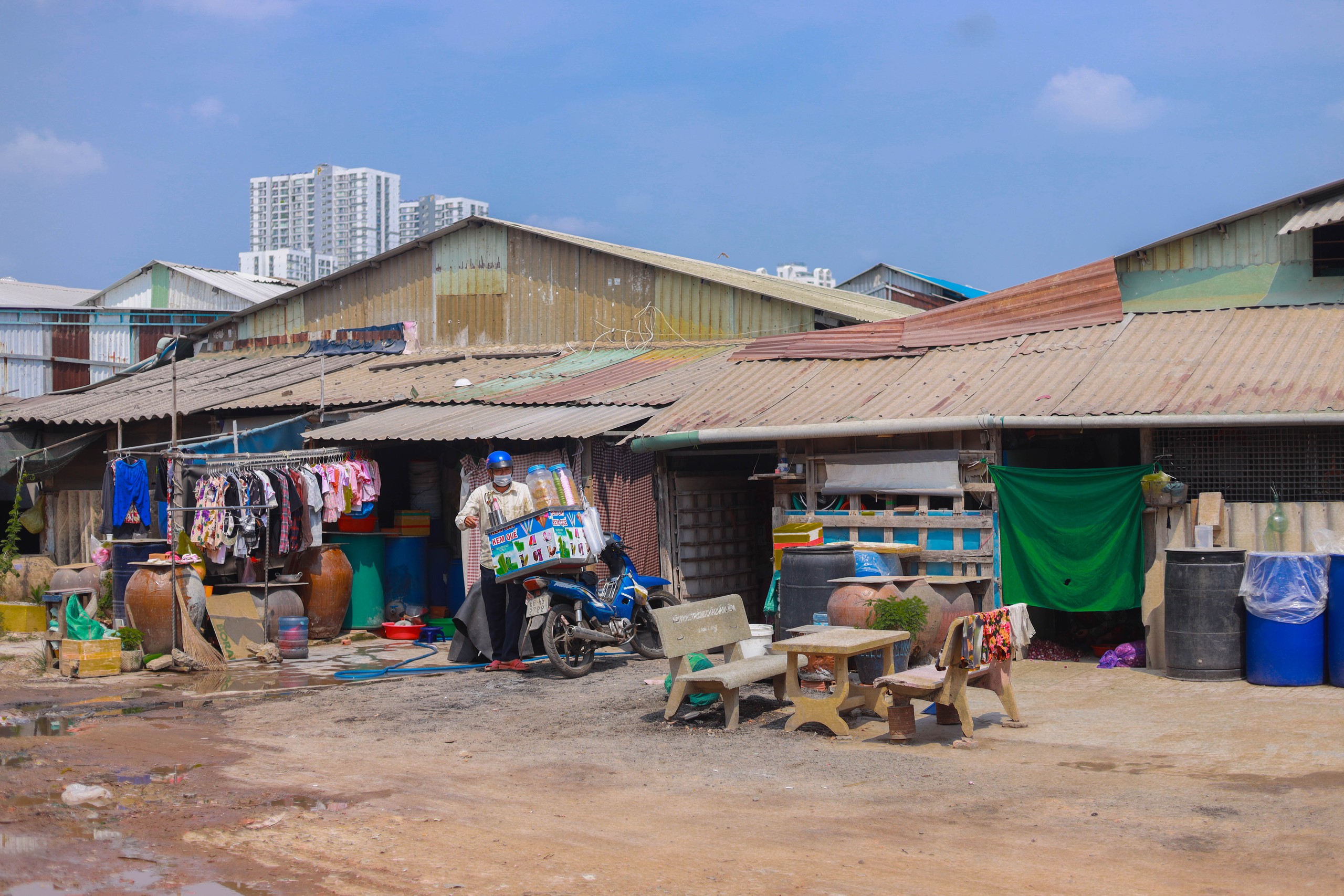 Tết lạ 'xóm chảy nước mắt' ở TP.HCM: Vì sao nhiều người bỏ nghề?- Ảnh 6.