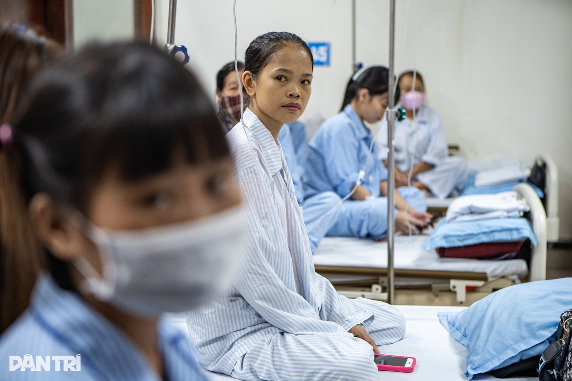 Nhiệm vụ không được phép trễ của chuyến xe đi ra từ cổng viện máu lúc 5h - 10