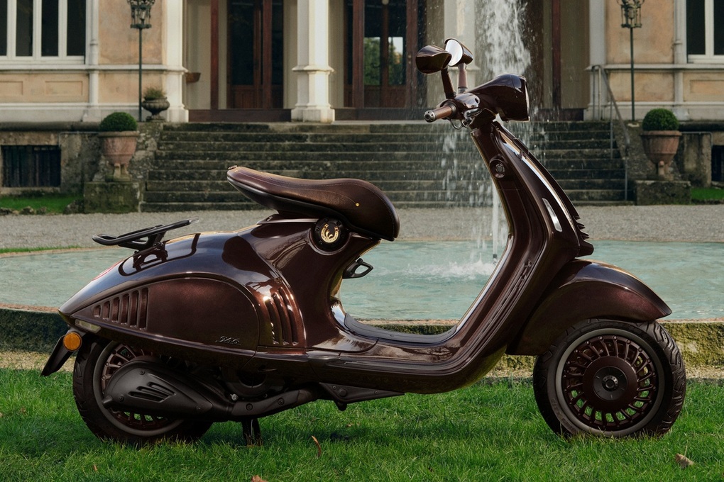 Tư nhân rao Vespa 946 bản kỉ niệm Tết Bính Ngọ, giá ngang ô tô gầm cao cỡ B - 2