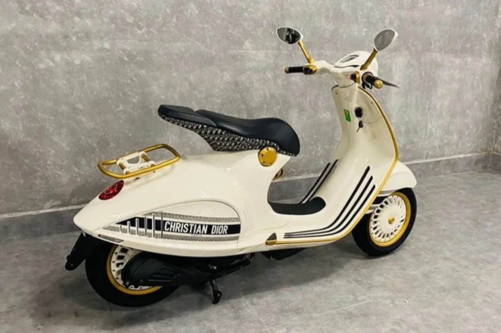 Tư nhân rao Vespa 946 bản kỉ niệm Tết Bính Ngọ, giá ngang ô tô gầm cao cỡ B - 4