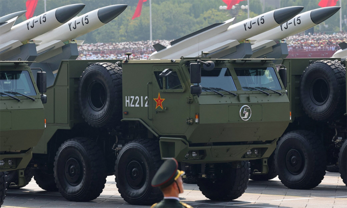 Tên lửa YJ-15 trong lễ duyệt binh tại Bắc Kinh, Trung Quốc tháng 9/2025. Ảnh: Reuters
