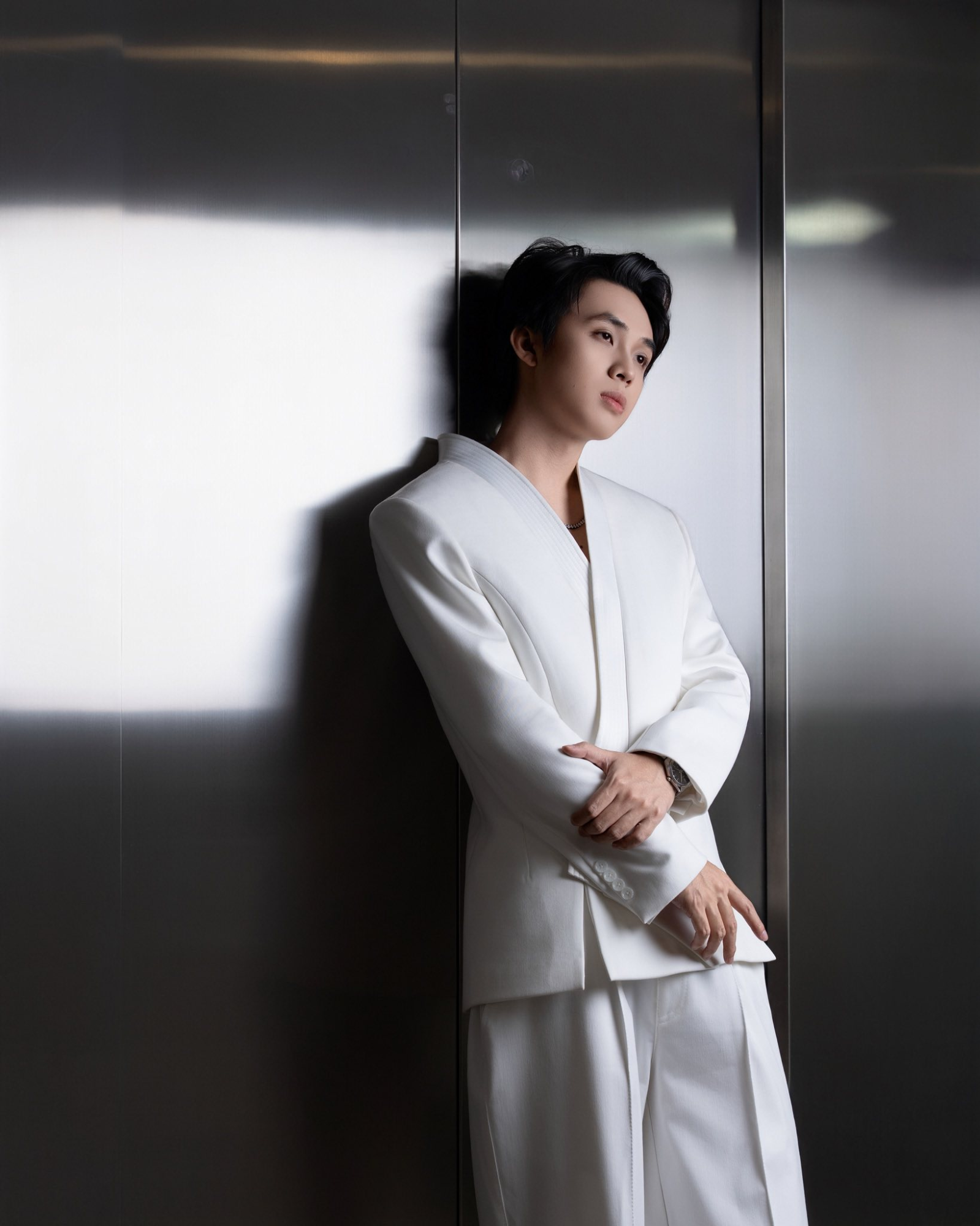 Nam rapper bước ra từ Rap Việt “chạy show” tất bật cuối năm, visual sáng bừng chiếm spotlight- Ảnh 2.