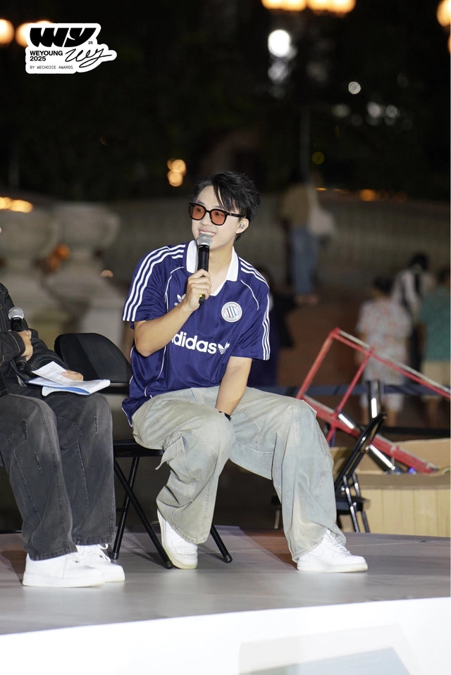 Nam rapper bước ra từ Rap Việt “chạy show” tất bật cuối năm, visual sáng bừng chiếm spotlight- Ảnh 6.