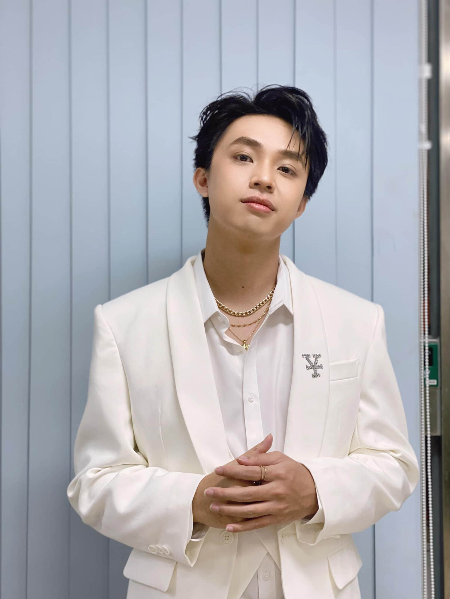 Nam rapper bước ra từ Rap Việt “chạy show” tất bật cuối năm, visual sáng bừng chiếm spotlight- Ảnh 8.