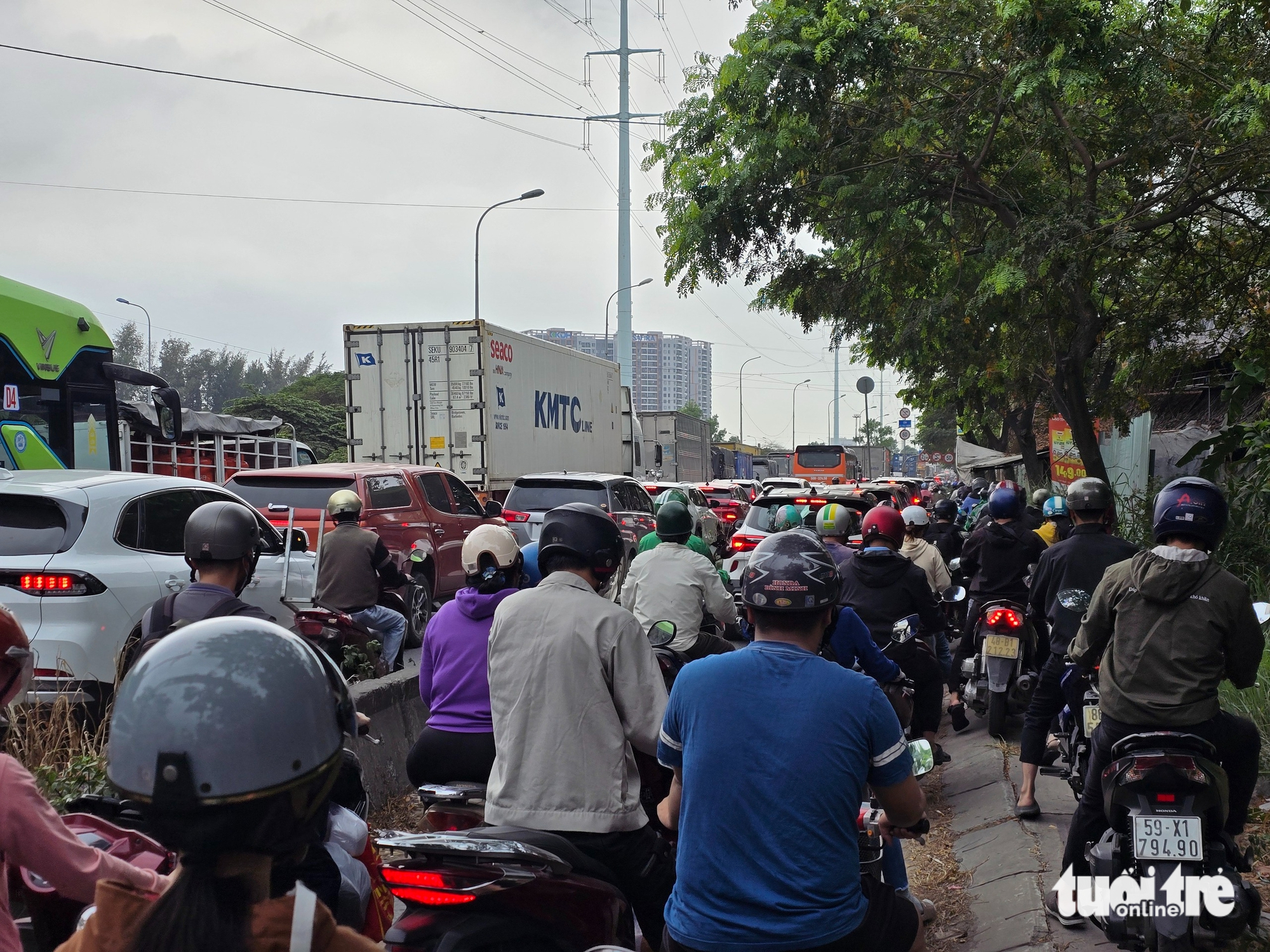 kẹt xe - Ảnh 2.