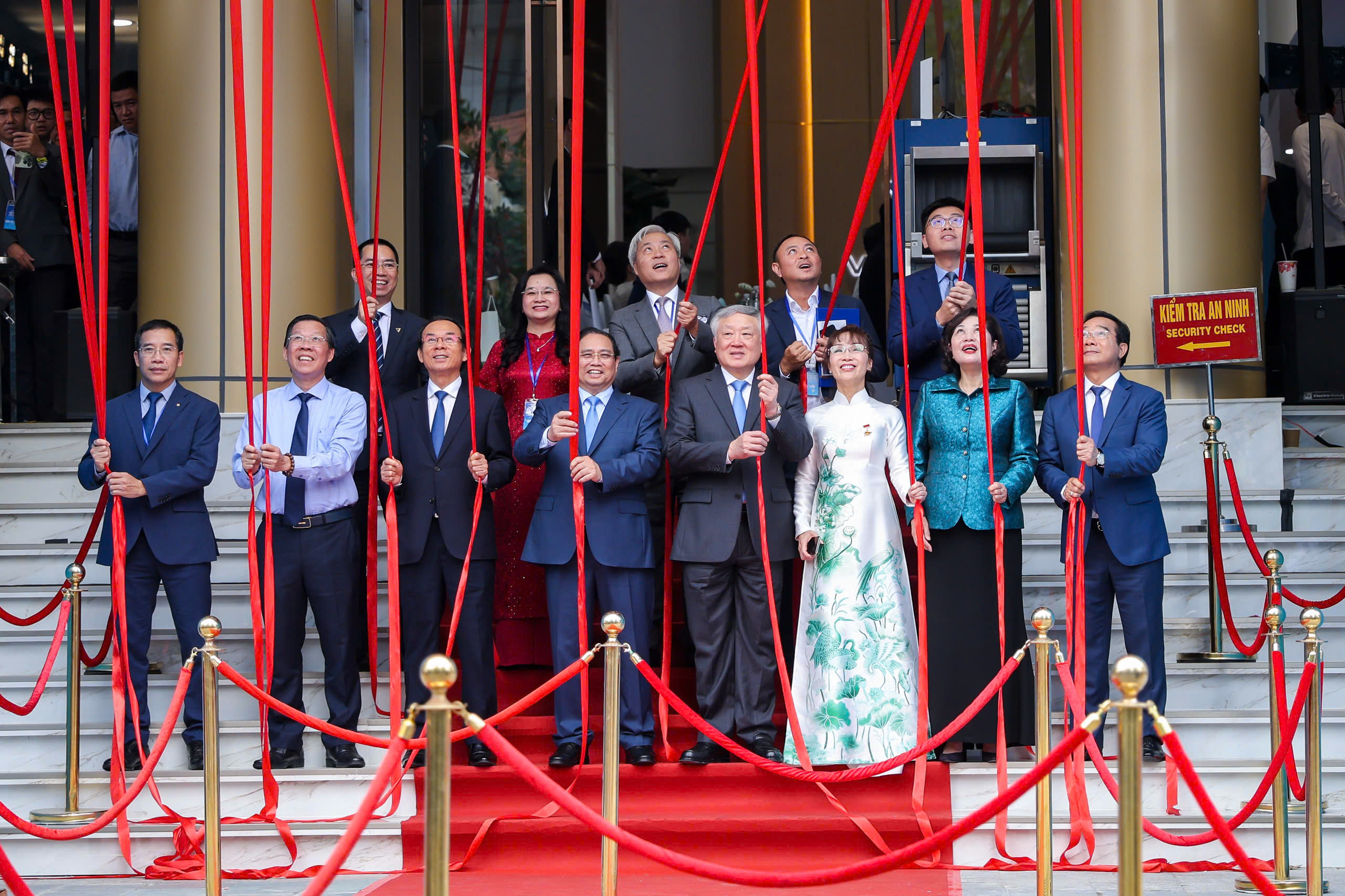 Chính thức ra mắt Trung tâm Tài chính Quốc tế tại TP.HCM - Ảnh 2.