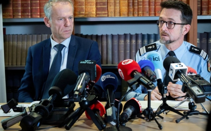 Công tố viên Etienne Manteaux (trái) kêu gọi các nạn nhân ra trình báo. Ảnh: lalsace