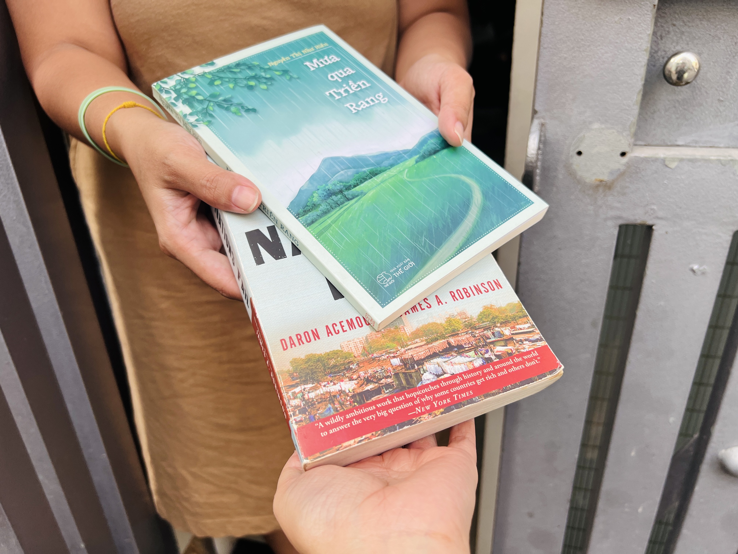 Rộn ràng cho tặng đồ 'cũ người mới ta', ấm lòng dịp năm mới - Ảnh 2.