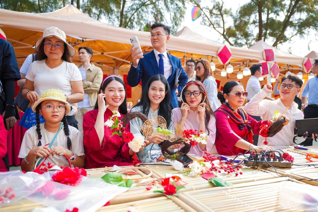 Đón Tết sớm tại đô thị Vinhomes Green Paradise - 3