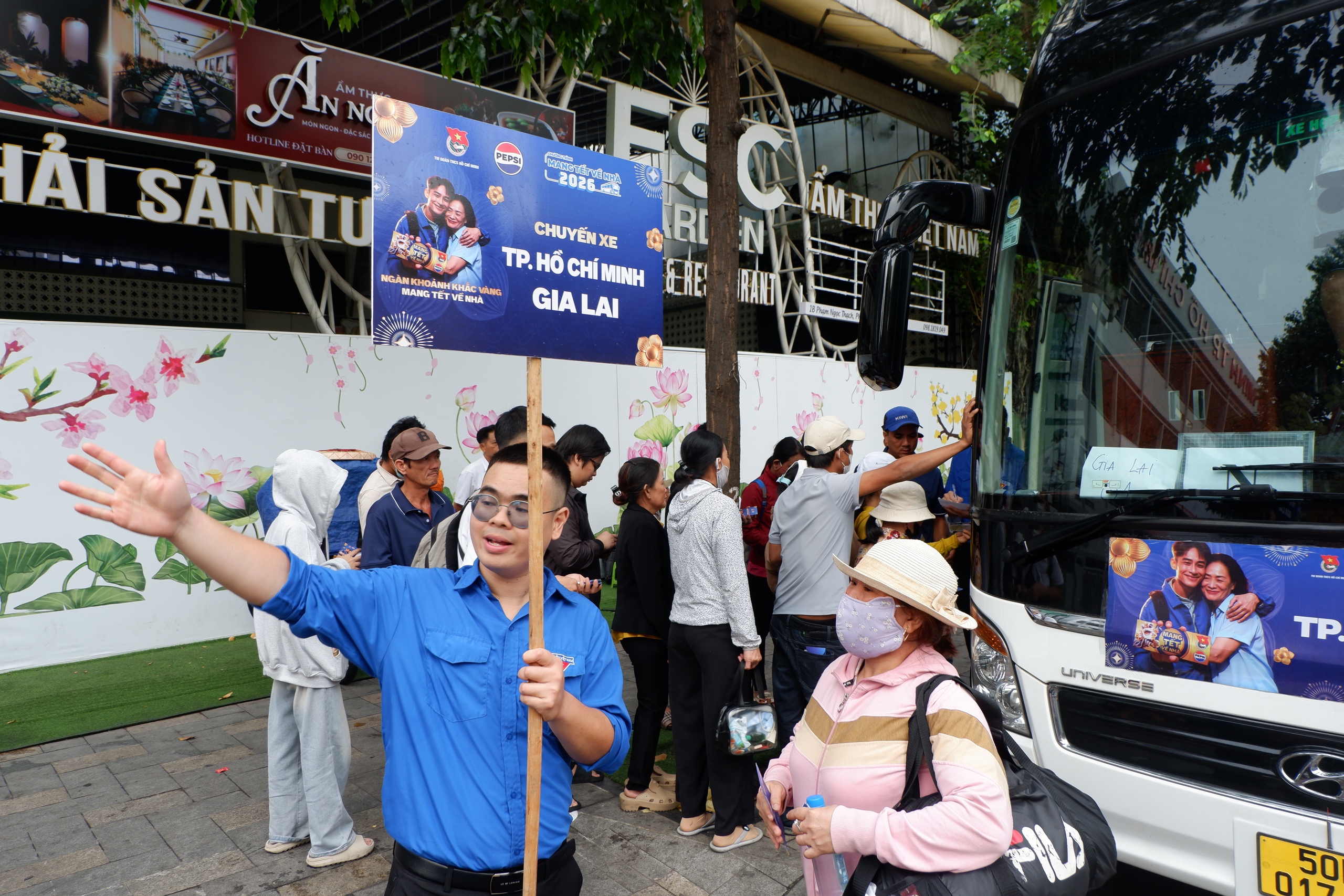 Chương trình 'Mang Tết về nhà' năm 2026 đưa hàng ngàn người khó khăn về quê đón Tết - Ảnh 4.