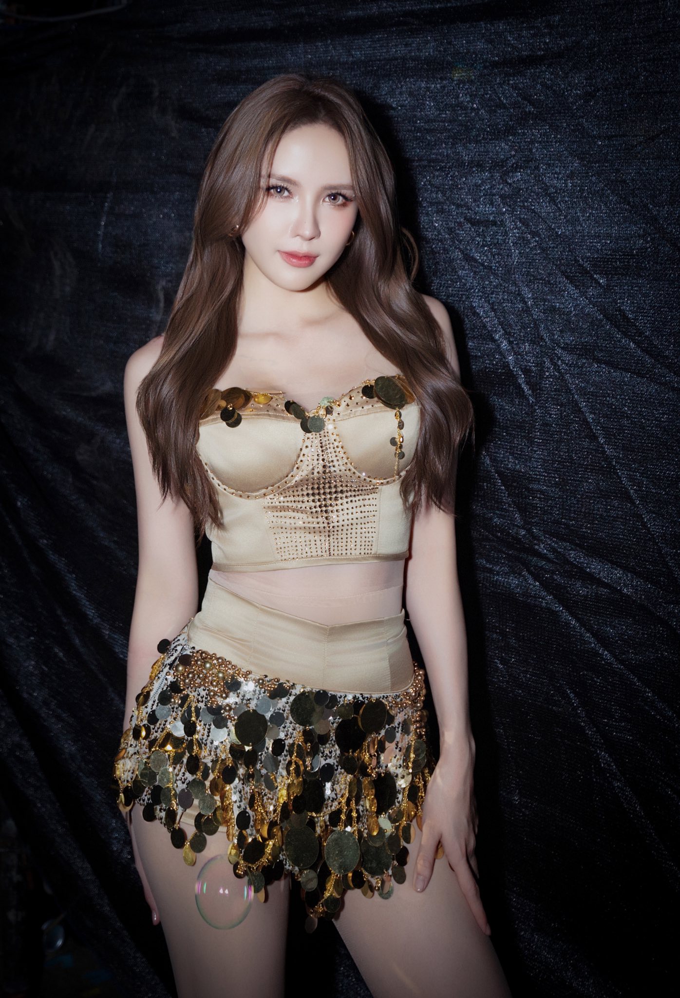 Nữ ca sĩ biểu diễn ở chương trình Bộ Quốc phòng: Hát hay xinh đẹp không thiếu thứ gì, ngày càng được công nhận thực lực- Ảnh 4.