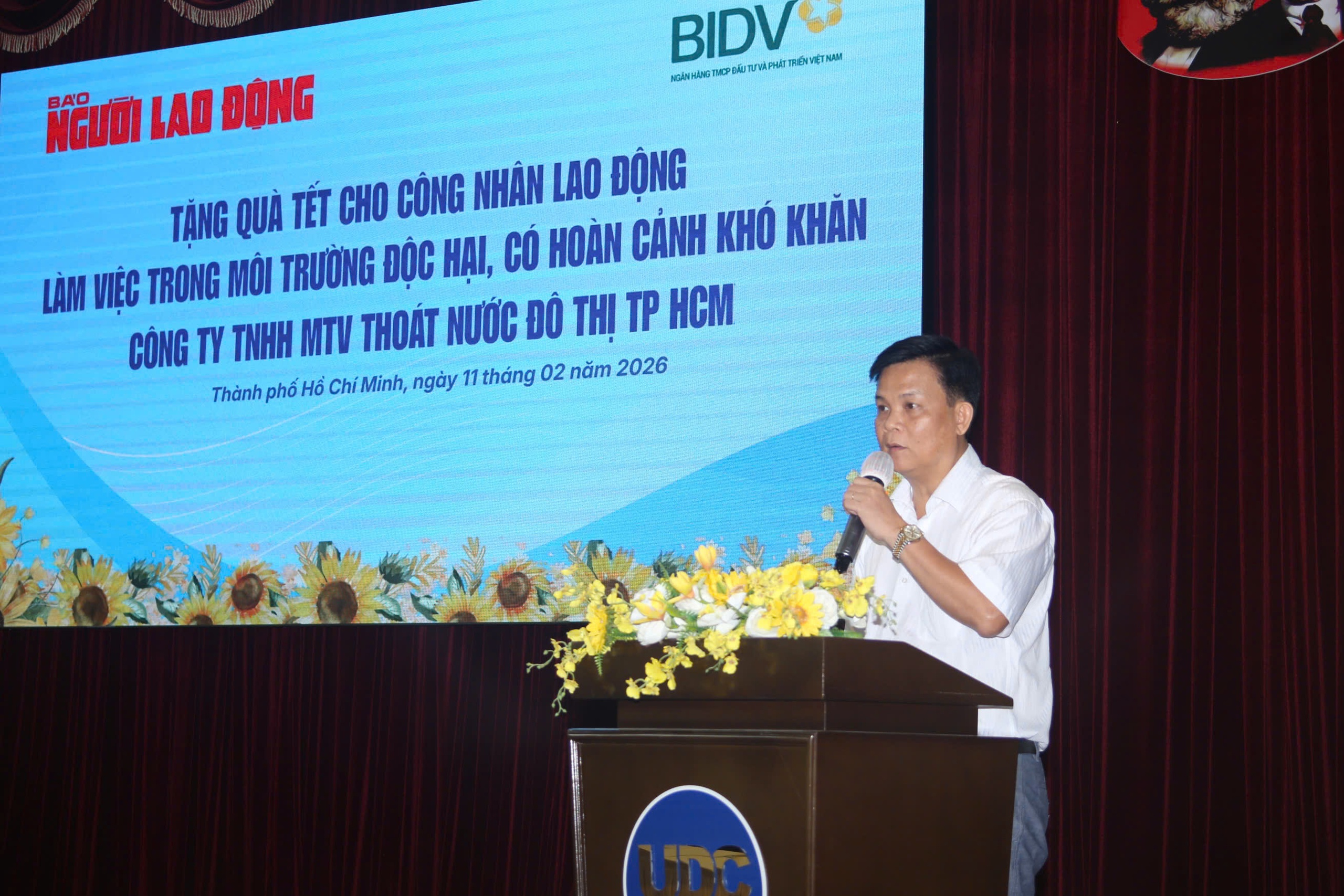 Báo Người Lao Động trao quà Tết cho Công nhân thoát nước TPHCM - Ảnh 8.