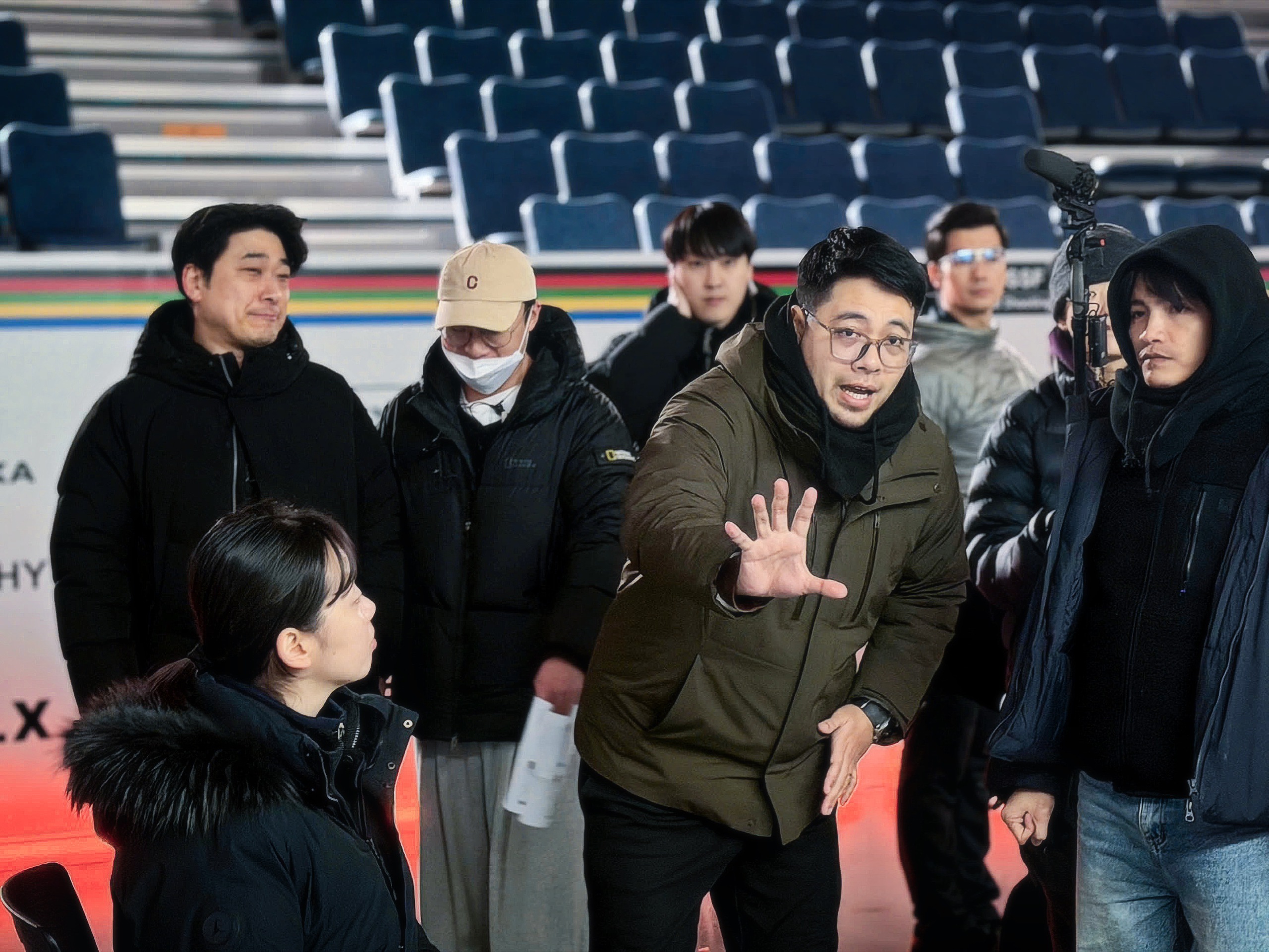 Đạo diễn Đinh Tuấn Vũ hé lộ hậu trường phim về xạ thủ Hoàng Xuân Vinh- Ảnh 2.