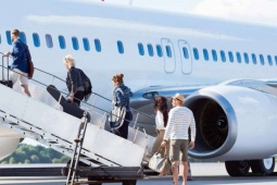 Lý do khách không được lên máy bay từ bên phải