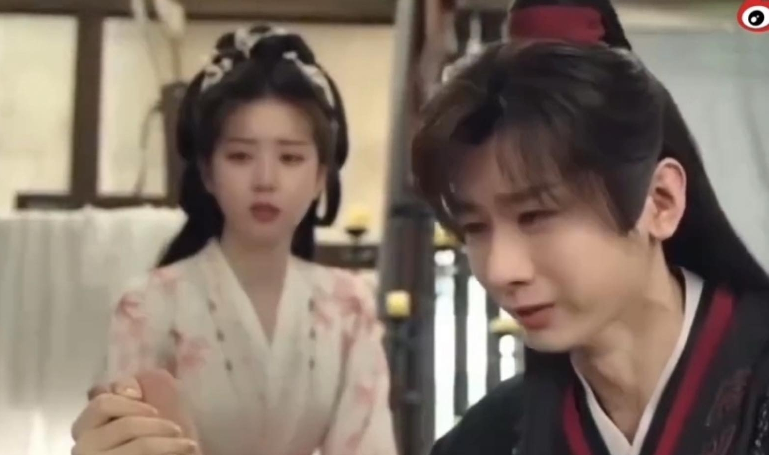 Chưa từng có ở showbiz: 20.000 người vây kín cung điện để gặp thảm họa cổ trang góc nào cũng xấu- Ảnh 3.