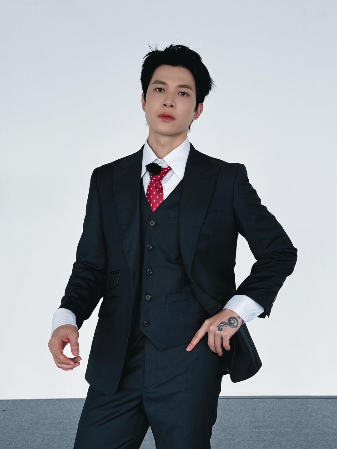 Quá khổ cho Anh Tú Atus và HIEUTHUHAI, “ngồi không cũng dính đạn”- Ảnh 2.