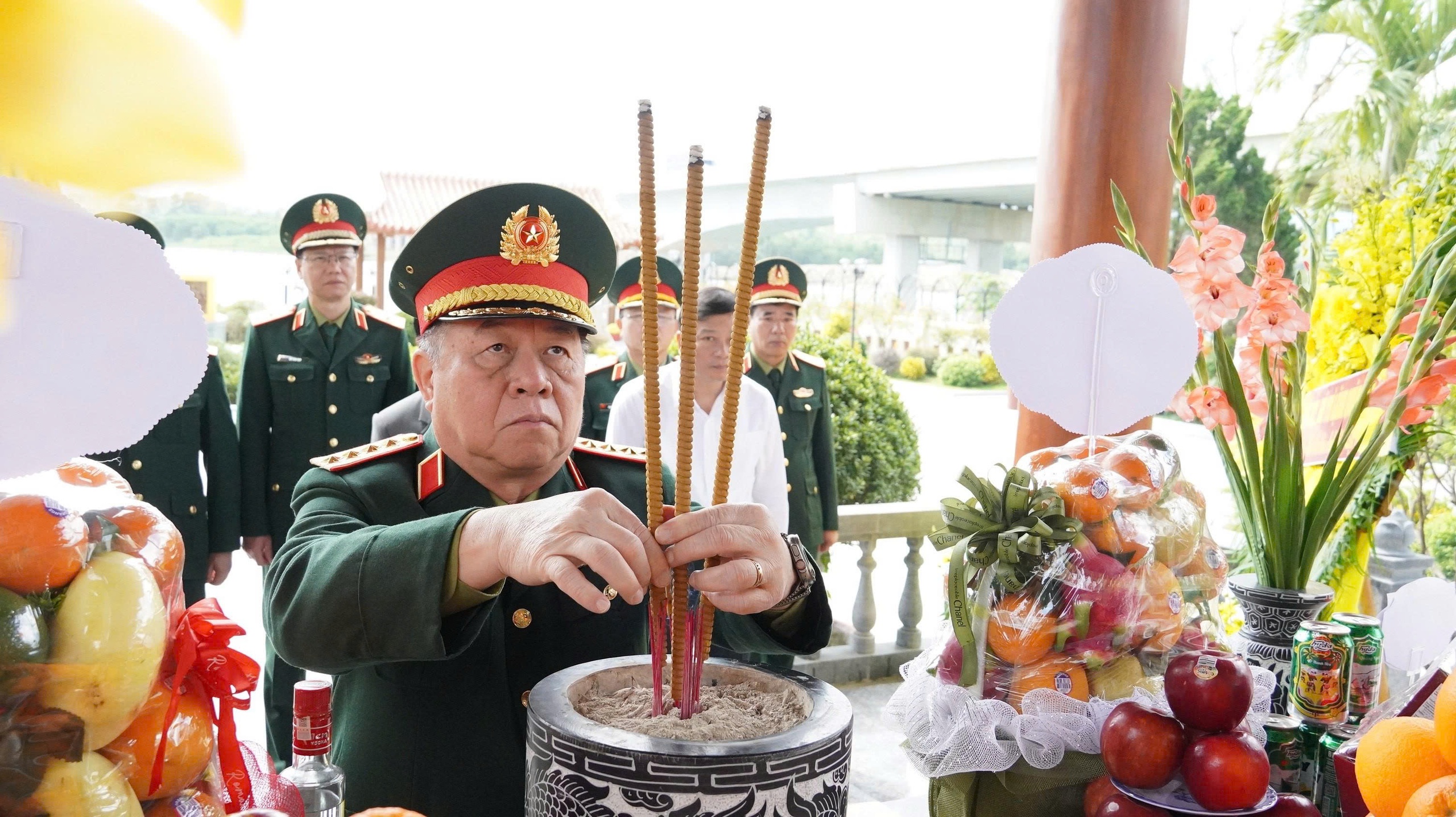 Đại tướng Nguyễn Trọng Nghĩa thăm, chúc Tết tại Quảng Trị - Ảnh 4.