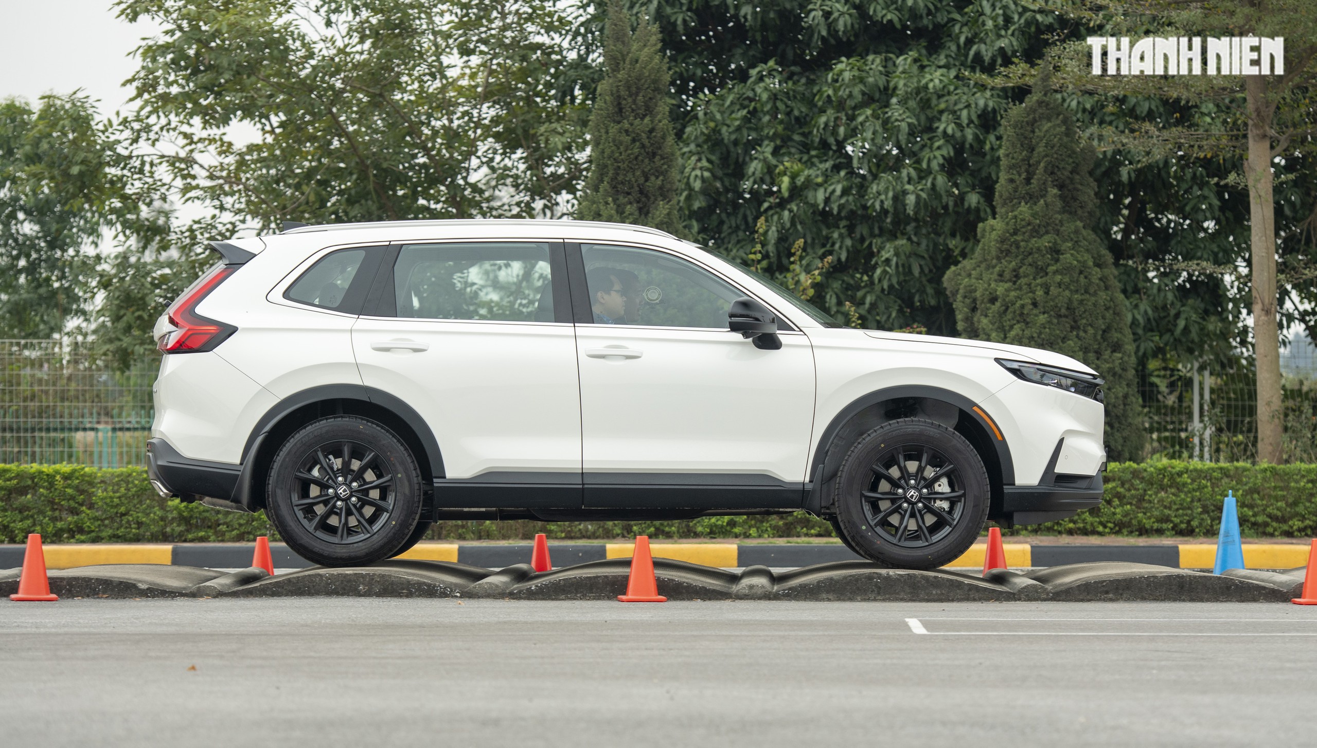 Honda CR-V hybrid lắp ráp tại Việt Nam khác gì bản nhập khẩu từ Thái Lan? - Ảnh 11.