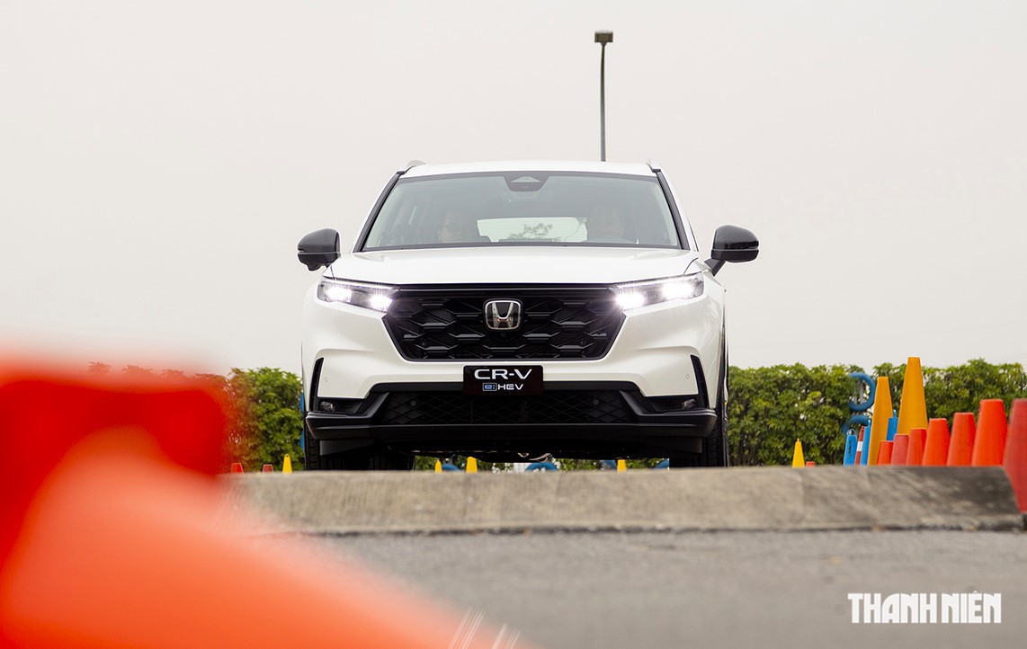 Honda CR-V hybrid lắp ráp tại Việt Nam khác gì bản nhập khẩu từ Thái Lan? - Ảnh 13.