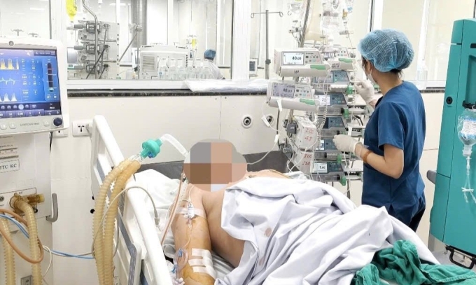 Bệnh nhân mắc sốt xuất huyết nặng điều trị tại Bệnh viện Bệnh nhiệt đới Trung ương. Ảnh: BV Bệnh nhiệt đới Trung ương