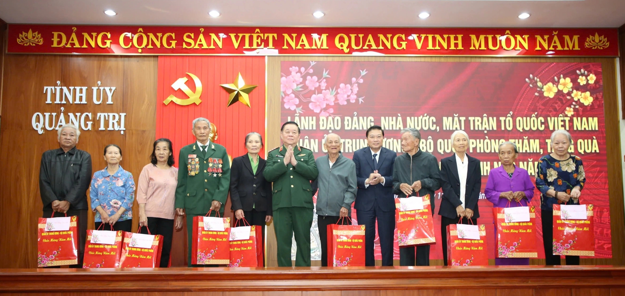 Đại tướng Nguyễn Trọng Nghĩa thăm, chúc tết tại tỉnh Quảng Trị- Ảnh 2.