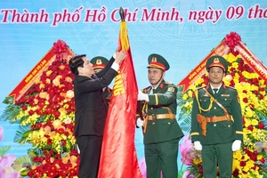 Chủ tịch nước trao danh hiệu Anh hùng Lực lượng vũ trang Nhân dân cho Quân khu 7