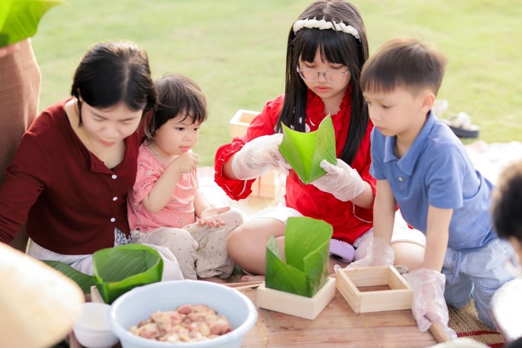 “Xuân Sen Sắc Nghệ”: Sắc xuân xứ Nghệ hòa quyện trong nhịp sống đô thị hiện đại - 2