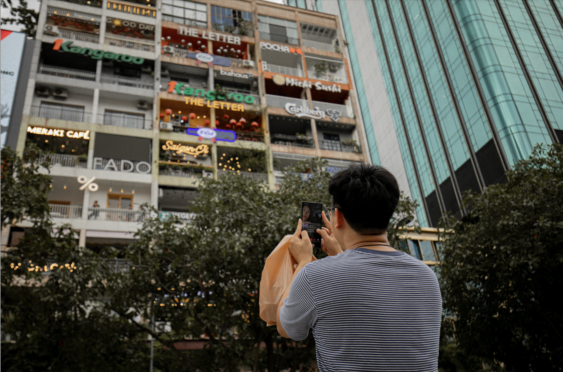 Chung cư 66 năm tuổi ở phố đi bộ Nguyễn Huệ từng lên báo Mỹ: Diện mạo sau chỉnh trang lạ lẫm, nhìn ảo như A.I- Ảnh 2.