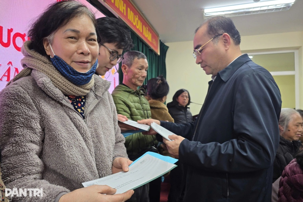 Tết Nhân ái 2026: Trao 40 suất quà tại phường Bạch Mai - 2