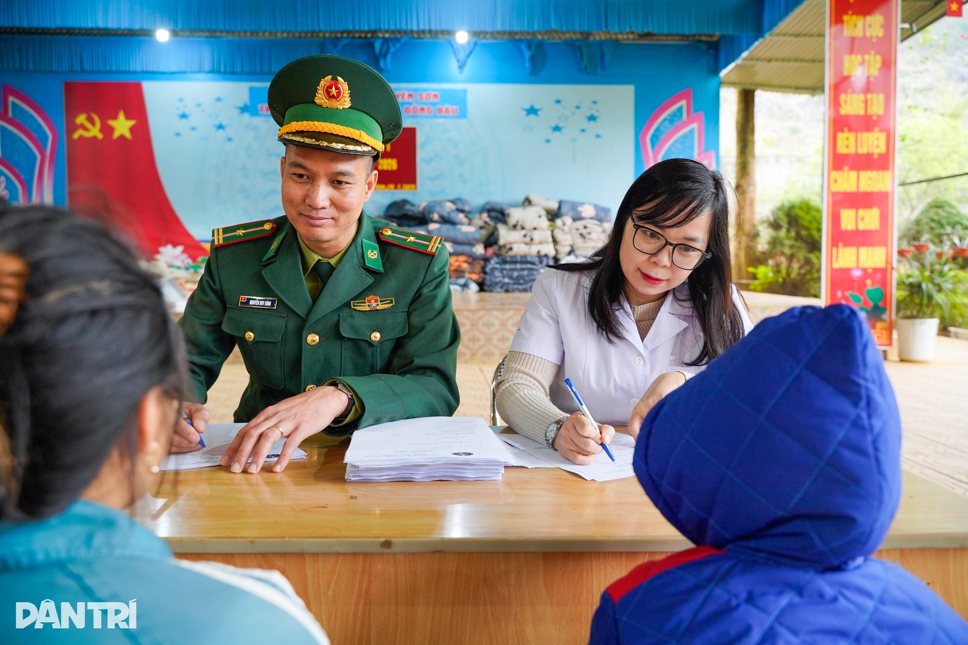 Nhờ tấm lòng của bạn đọc, bà con xã nghèo vùng biên Sơn La an tâm đón Tết - 3