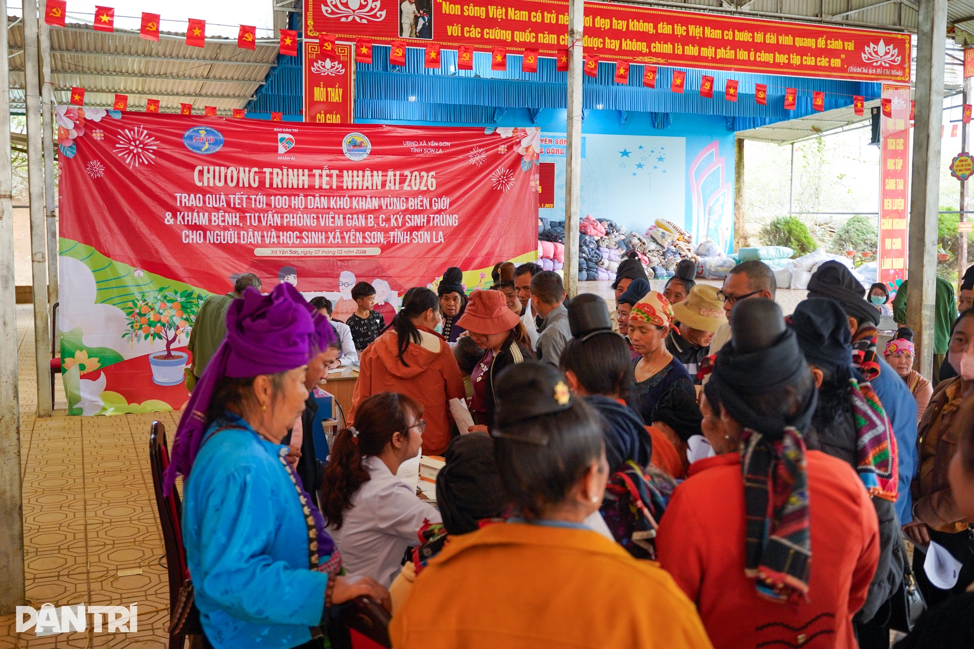 Nhờ tấm lòng của bạn đọc, bà con xã nghèo vùng biên Sơn La an tâm đón Tết - 6