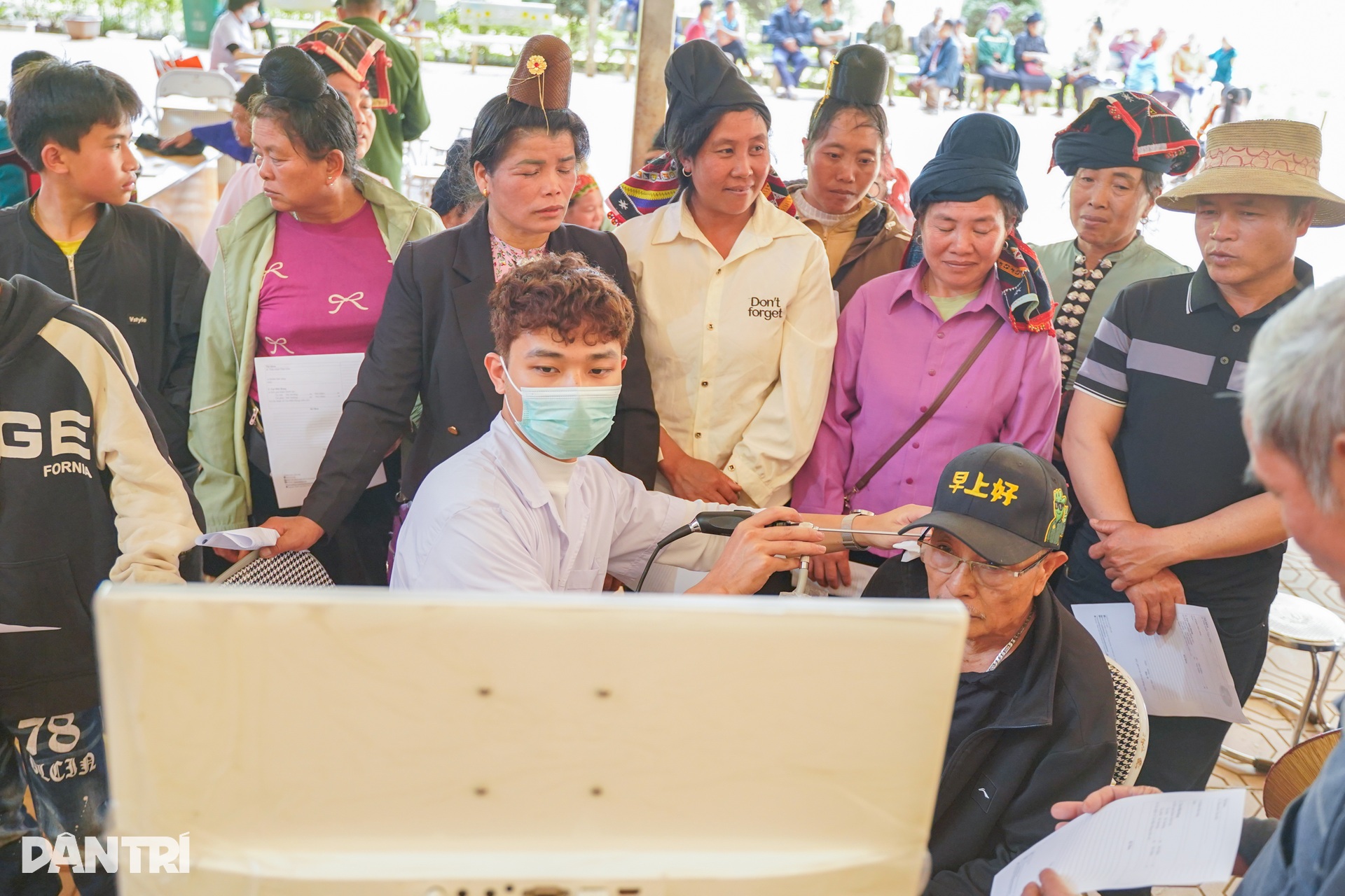 Nhờ tấm lòng của bạn đọc, bà con xã nghèo vùng biên Sơn La an tâm đón Tết - 7