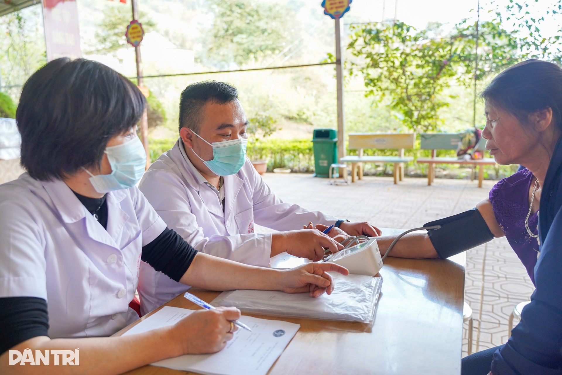 Nhờ tấm lòng của bạn đọc, bà con xã nghèo vùng biên Sơn La an tâm đón Tết - 10