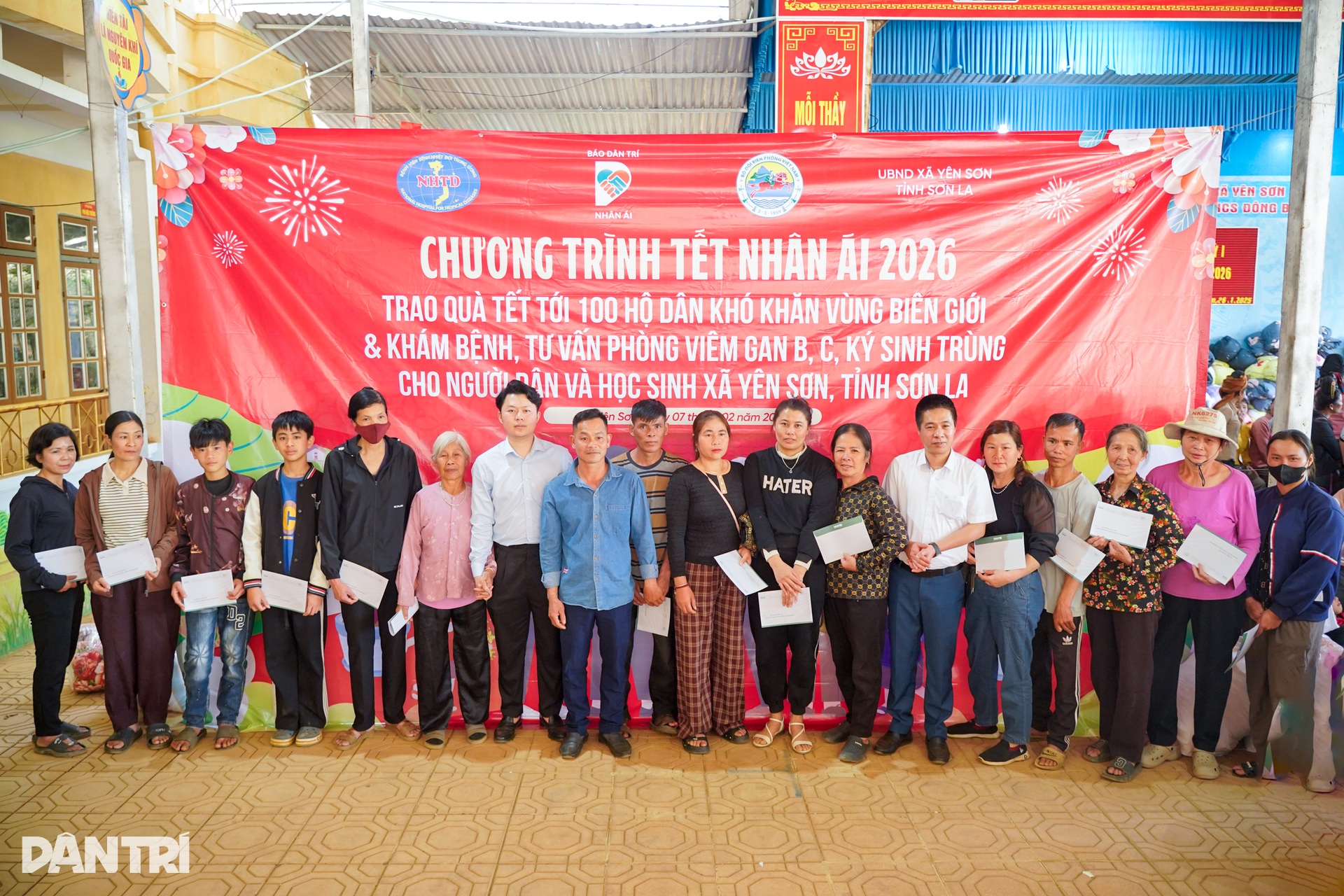 Nhờ tấm lòng của bạn đọc, bà con xã nghèo vùng biên Sơn La an tâm đón Tết - 12