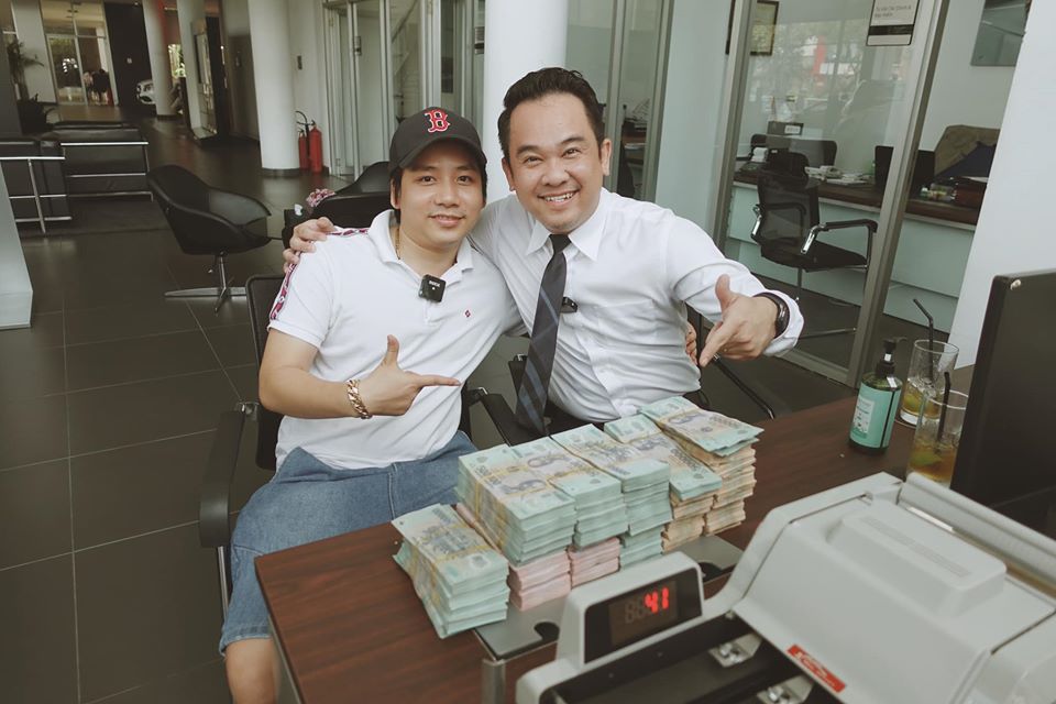 Nhìn lại dàn xe của Khoa Pug trước khi tuyên bố phá sản: Từ Camry ‘máy V6’ độc lạ tại Mỹ đến cặp đôi Mercedes-Benz hơn 4 tỷ đồng tại Việt Nam- Ảnh 2.