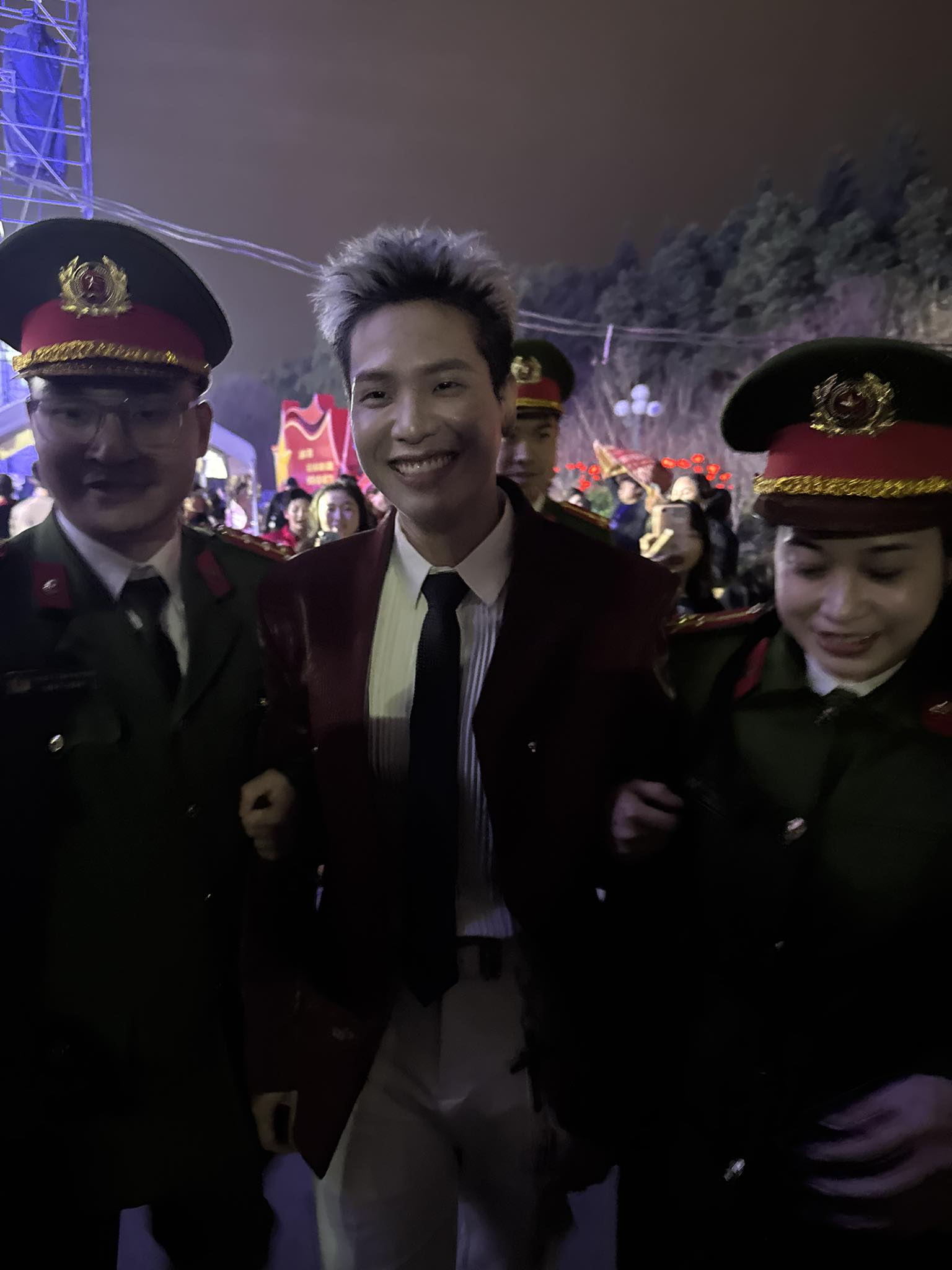 Việt Nam có ca sĩ gây bão sự kiện văn hóa - nghệ thuật quốc tế: Visual giọng hát miễn chê, làm gì cũng viral rần rần- Ảnh 5.