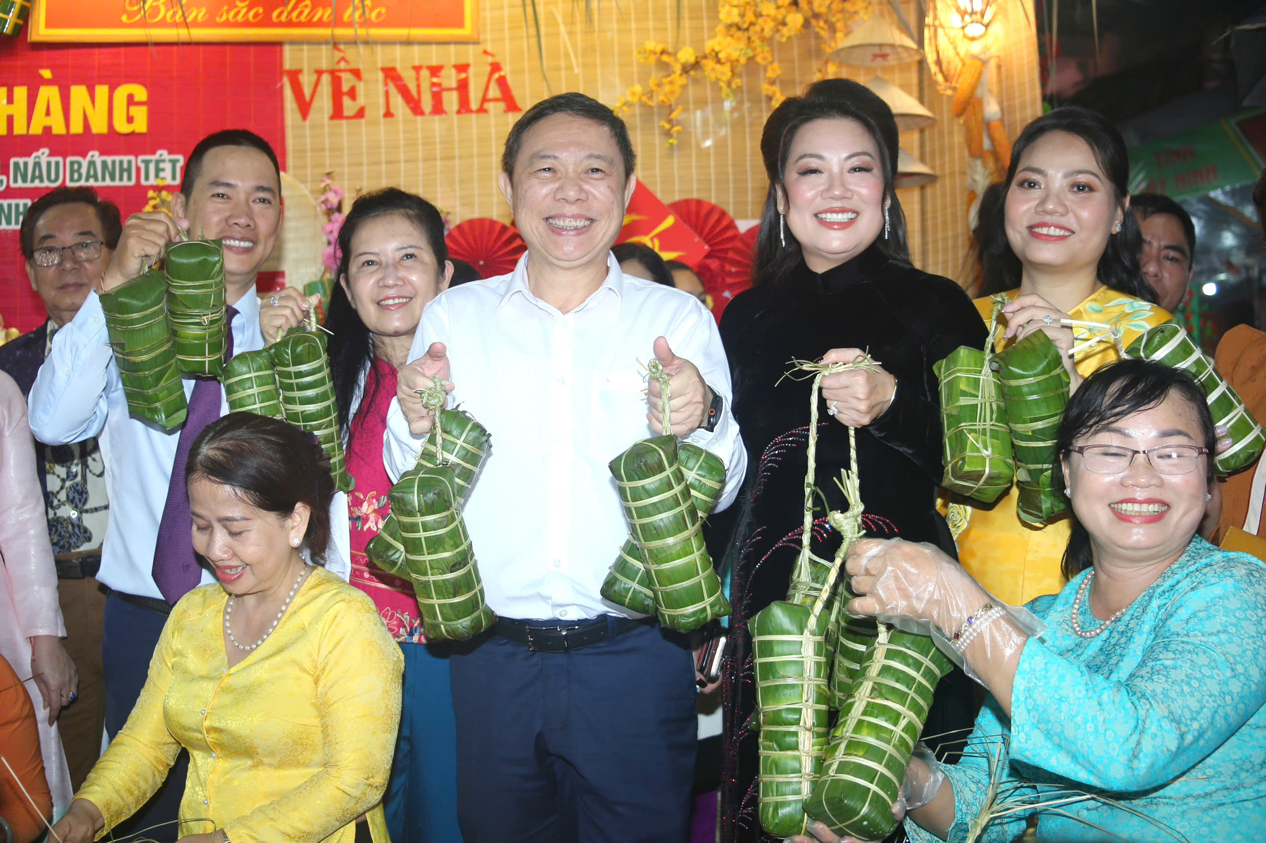 TPHCM: Khai mạc Chợ hoa Tết Bình Đông - Xuân Bính Ngọ 2026 - Ảnh 3.