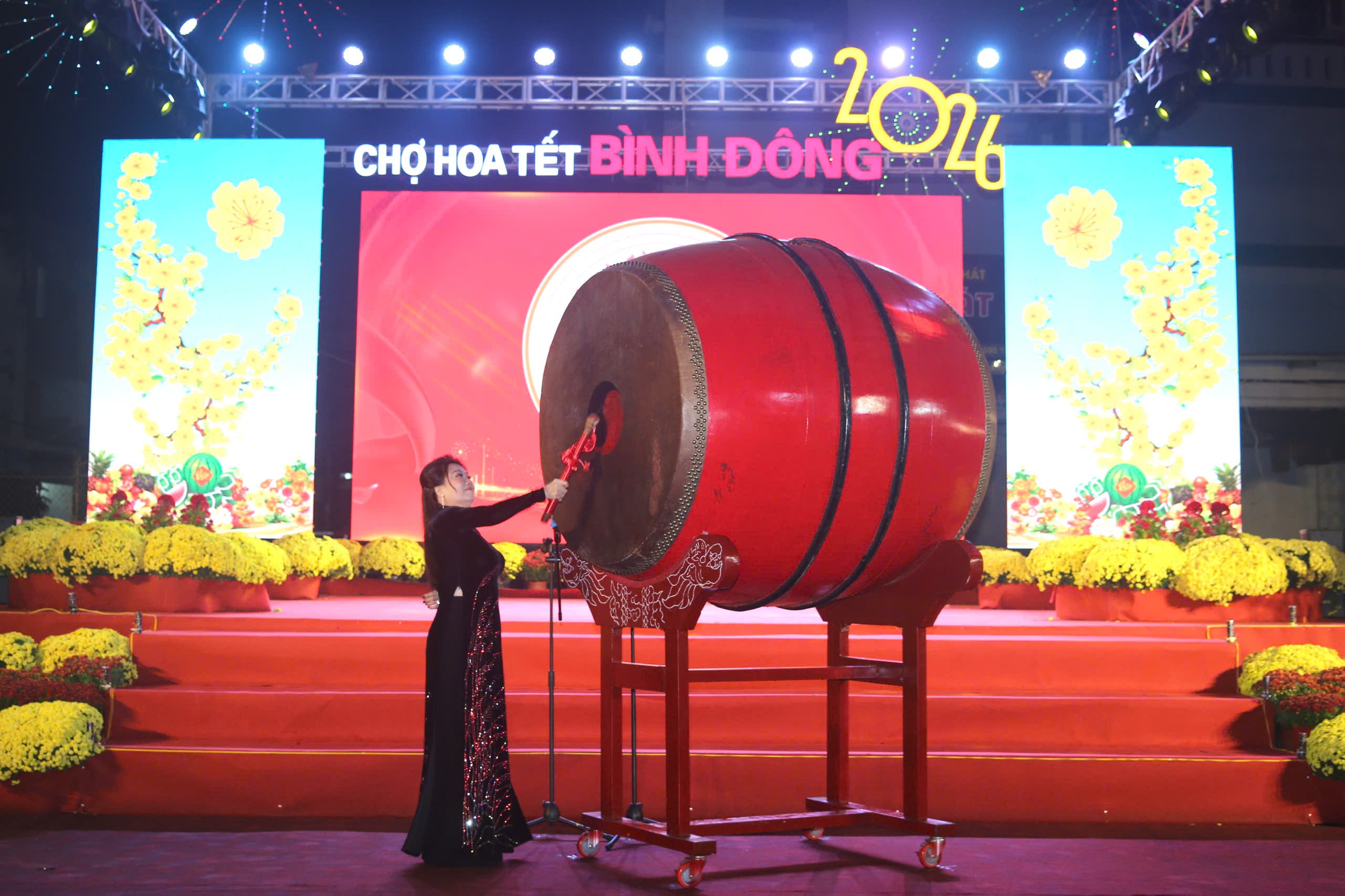 TPHCM: Khai mạc Chợ hoa Tết Bình Đông - Xuân Bính Ngọ 2026 - Ảnh 5.