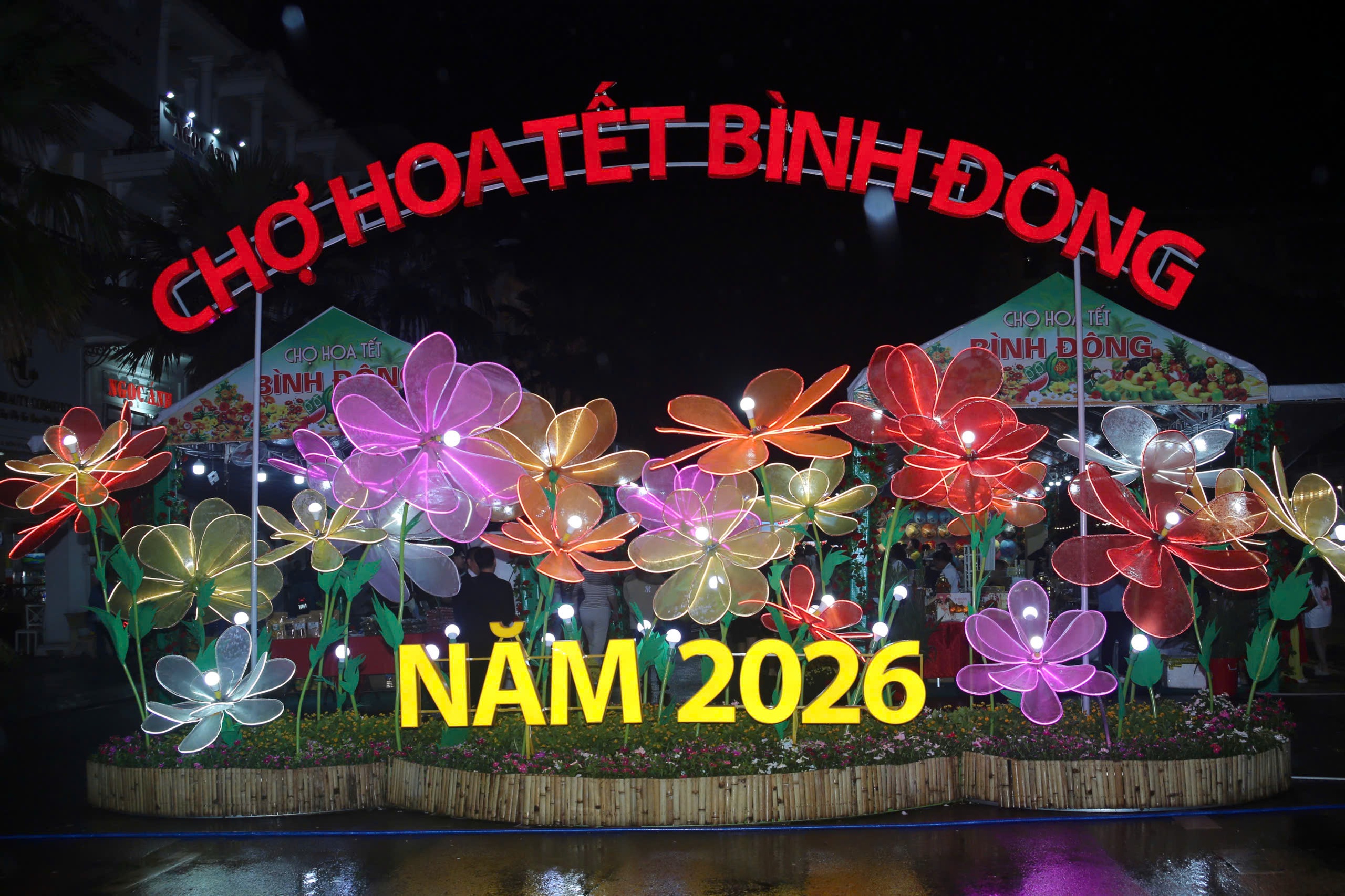 TPHCM: Khai mạc Chợ hoa Tết Bình Đông - Xuân Bính Ngọ 2026 - Ảnh 6.