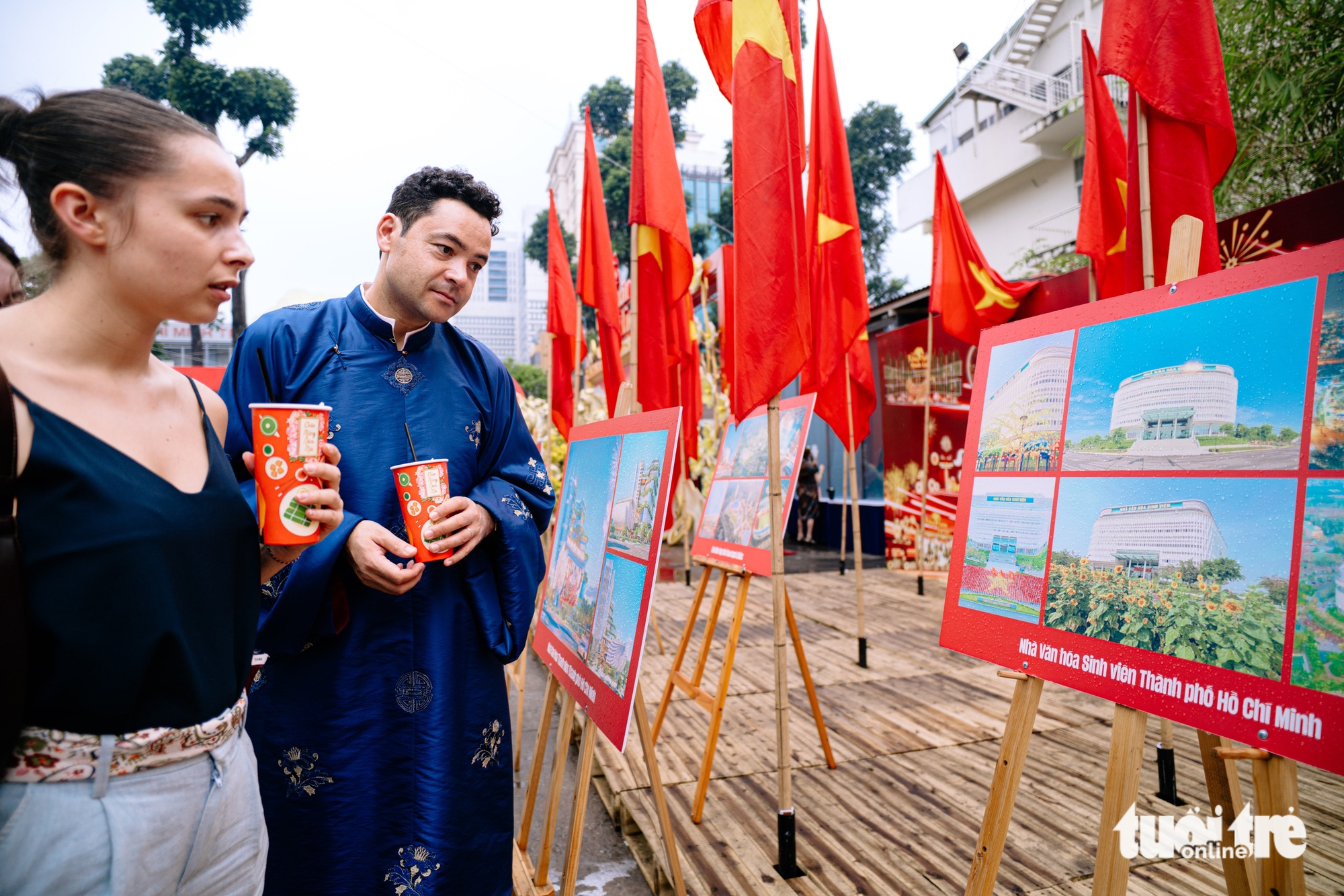 Tết Việt đầu tiên 'chạm' vào cảm xúc của Tổng lãnh sự Pháp tại TP.HCM - Ảnh 8.