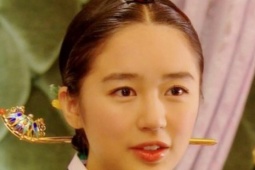 Thái tử phi đẹp nhất xứ Hàn: Yoon Eun Hye bao năm vẫn là huyền thoại