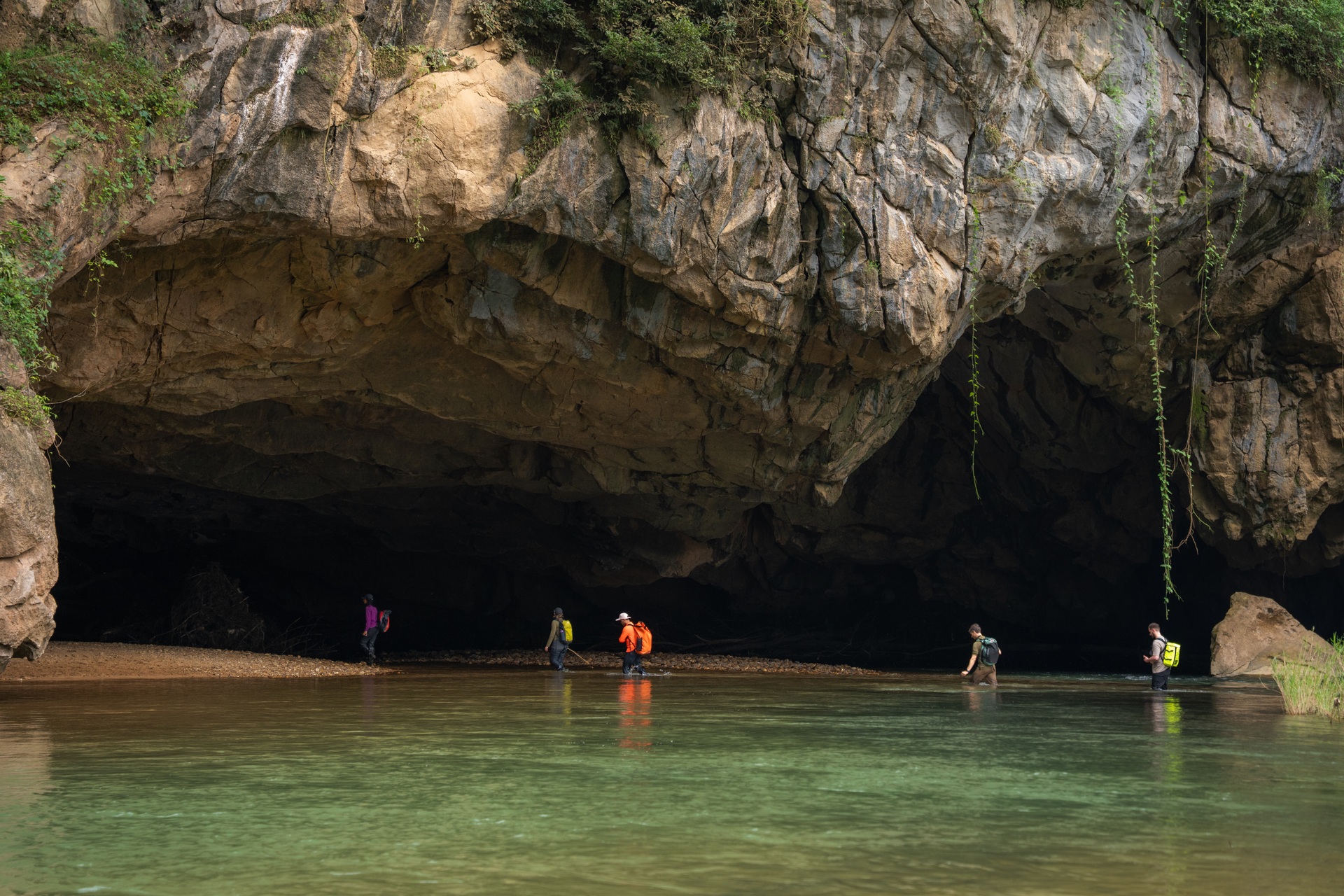 Khám phá một trong những hang động lớn nhất thế giới ở Quảng Trị - 4