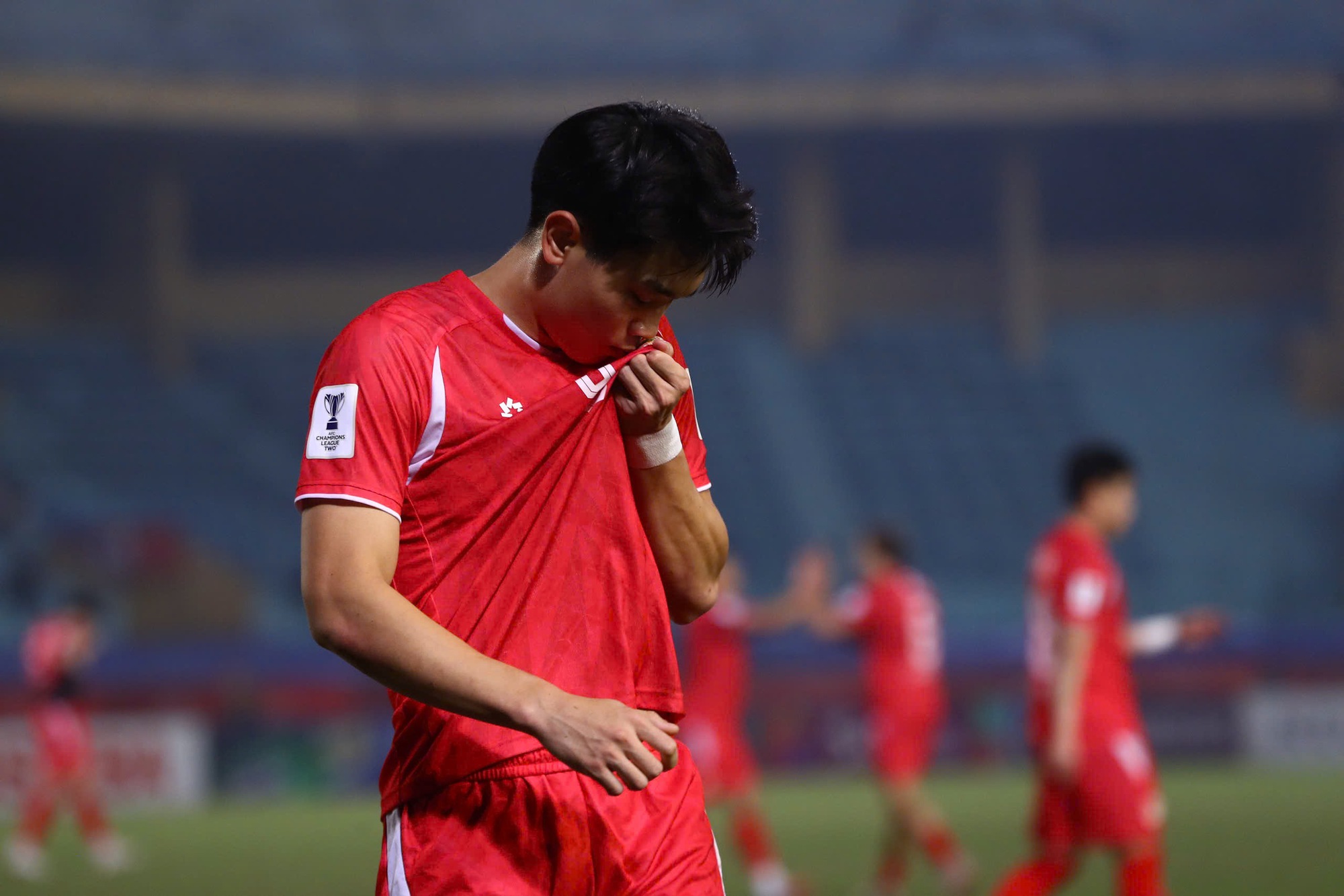 ‘Quần đùi áo số hợp với Bắc hơn mọi người nhỉ’- Ảnh 2.