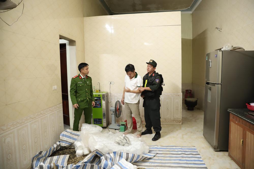 Đồng loạt khám xét 6 địa điểm ở 2 tỉnh trong chuyên án thuốc giả quy mô lớn, bắt Đoàn Thị Lam SN 1972- Ảnh 6.