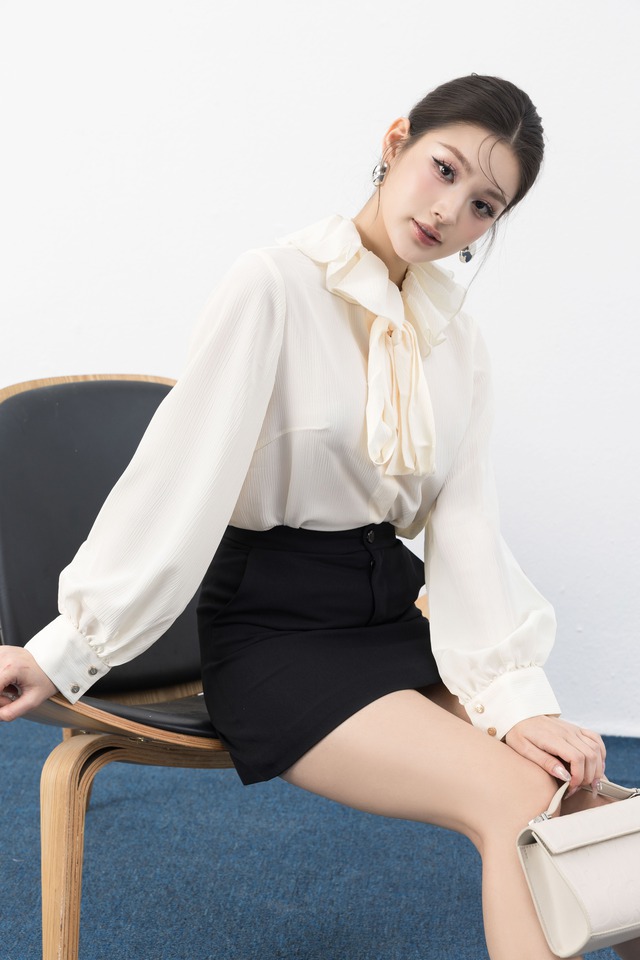 Áo blouse tay bồng sánh đôi váy chữ A đẹp chuẩn quý cô - Ảnh 2.
