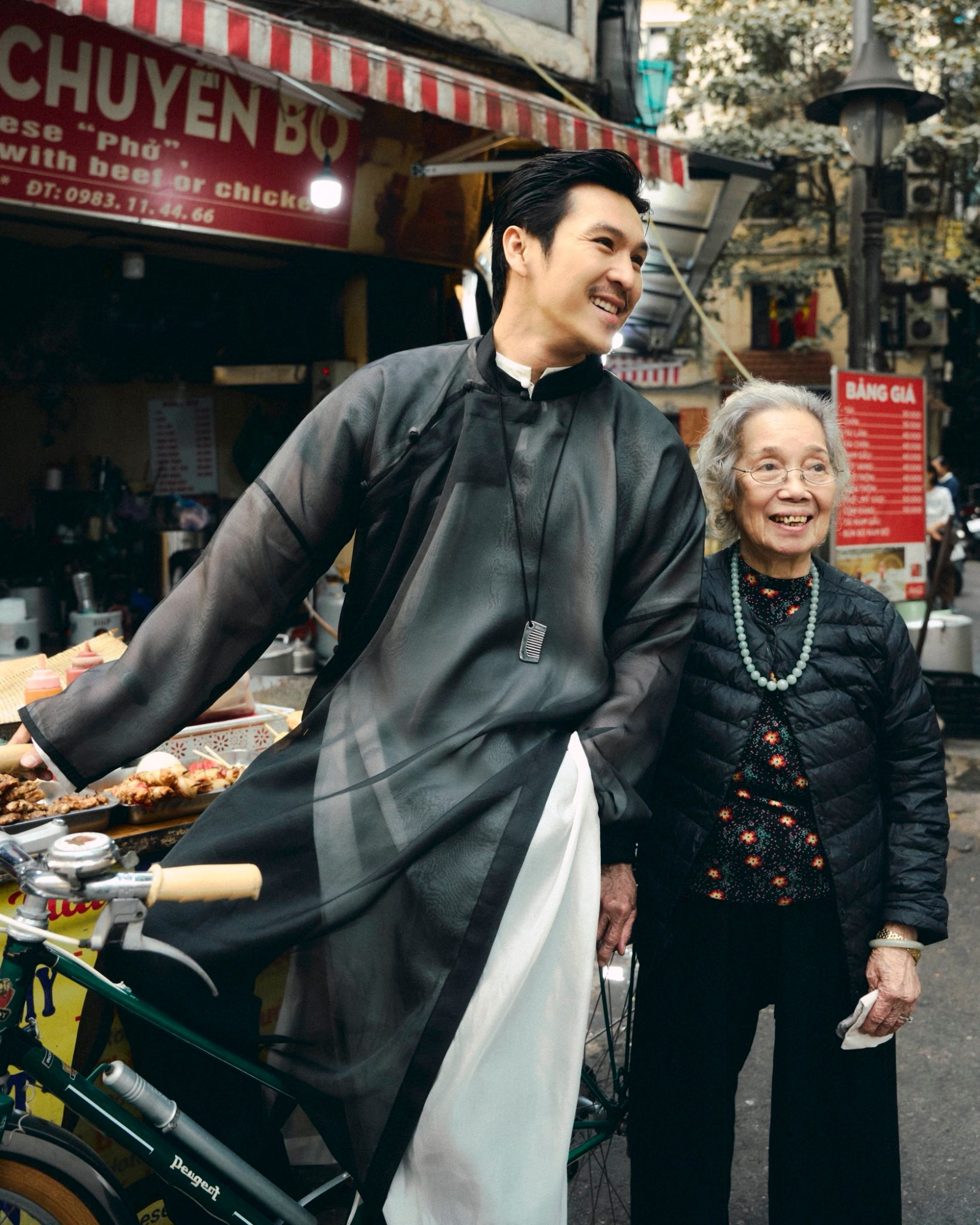 Áo dài nam ngày càng đẹp và nhất định bạn phải cho chồng yêu diện một bộ Tết này- Ảnh 5.